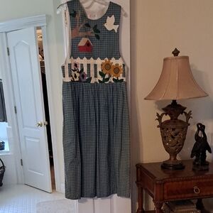 Elegant Blue and White Midi Dress with Appliqué